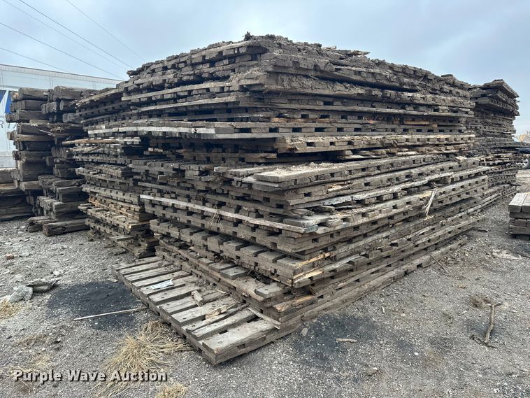 (19) crane mats - DV0843