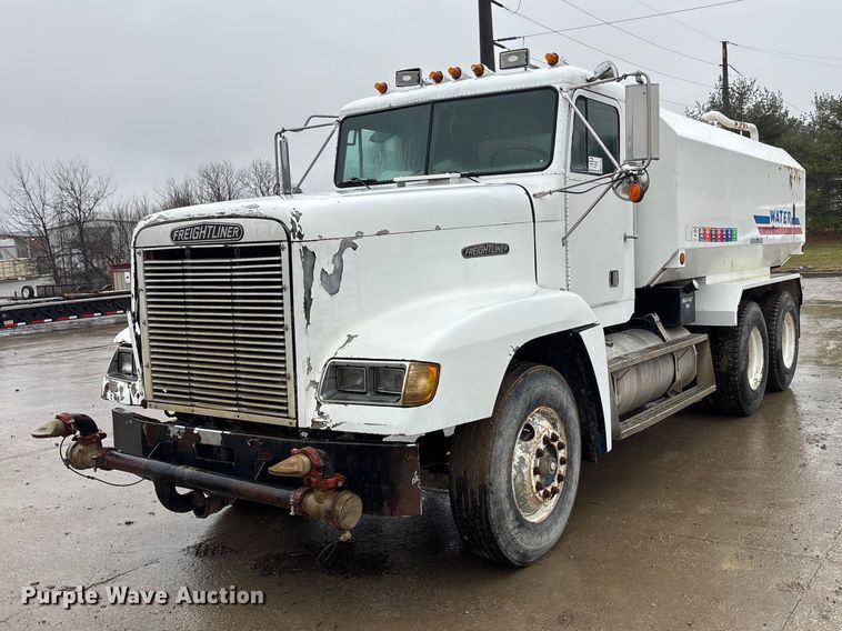1989 Freightliner FLD120 water truck - EA4484
