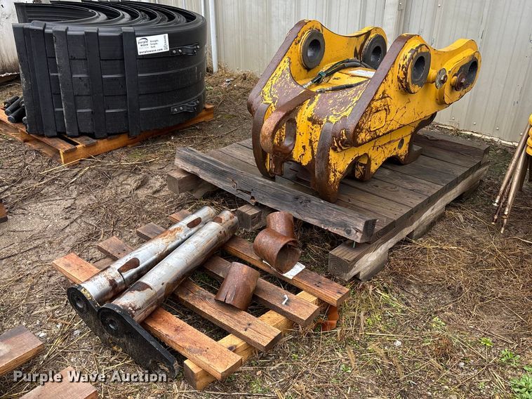 Caterpillar excavator quick attach - EA4489