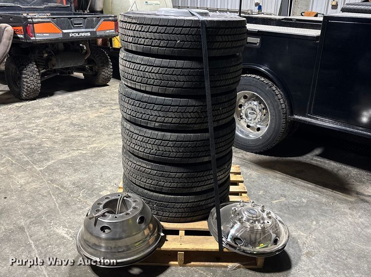 (6) 225/70R19.5 tires and wheels - EA4493