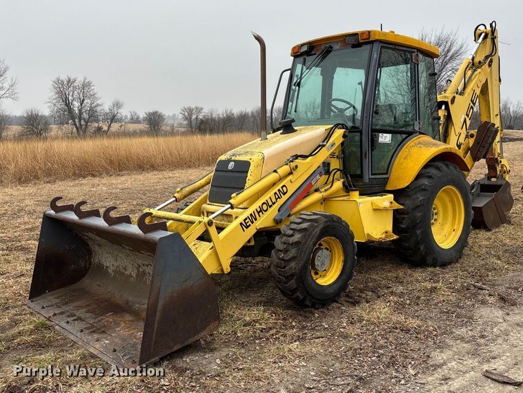 2000 New Holland 675E backhoe - EA4494