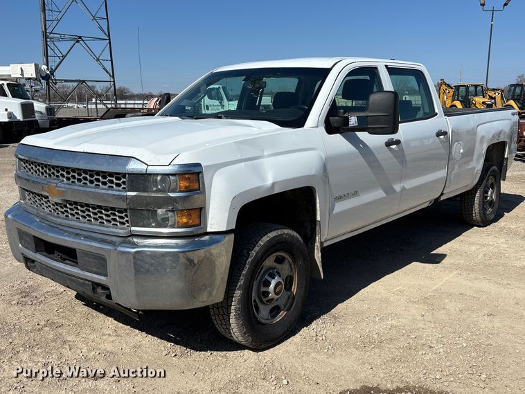2019 Chevrolet Silverado 2500HD Crew Cab pickup truck - EA4522