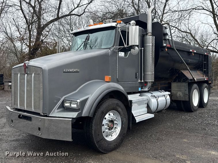 2006 Kenworth T800 dump truck - EC4571