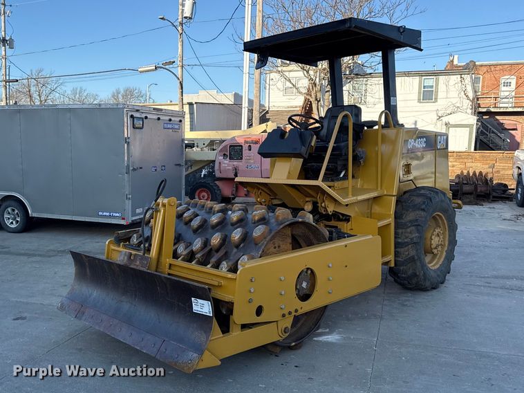 1996 Caterpillar CP-433C single drum vibratory roller - EC4572