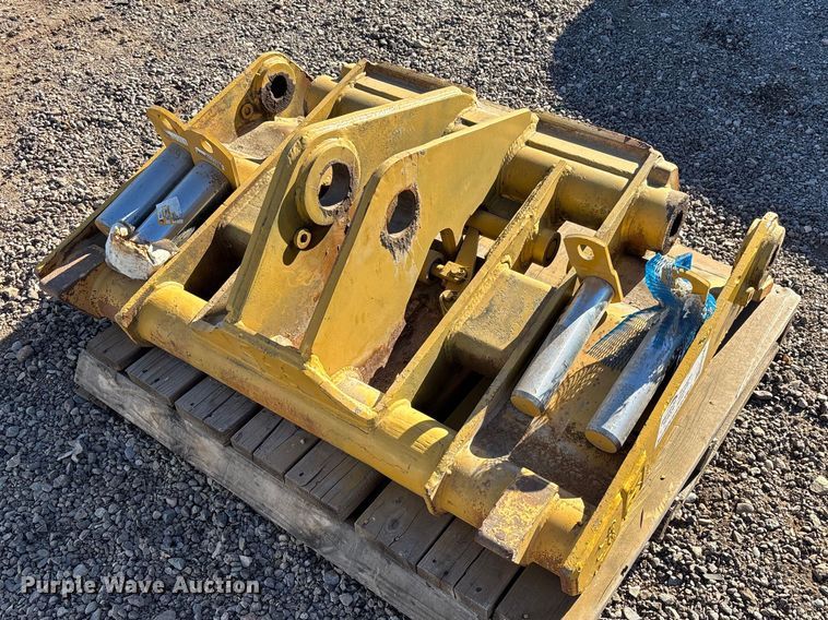 Caterpillar 966 hydraulic quick coupler - EE5199