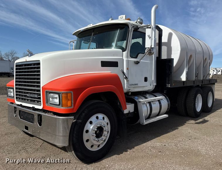 2011 Mack CHU613 flatbed truck - EG2114