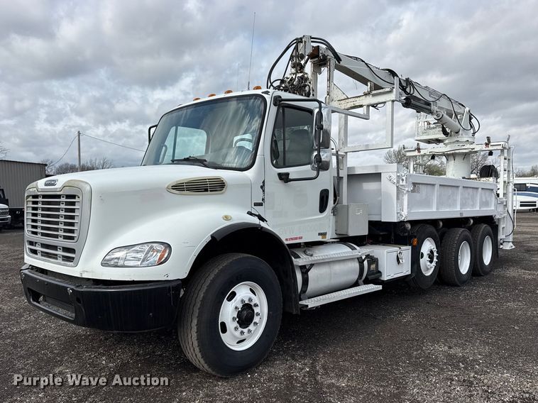 2010 Freightliner Business Class M2 crane truck - EG8845