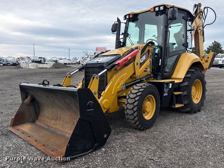 2015 Caterpillar 420F2IT backhoe - EG8852