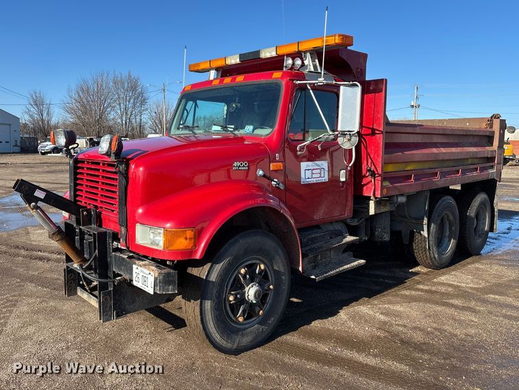 1998 International 4900 dump truck - EM5022