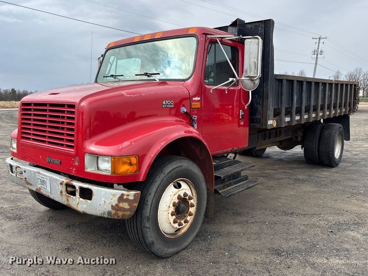2000 International 4700 dump truck - EM5038