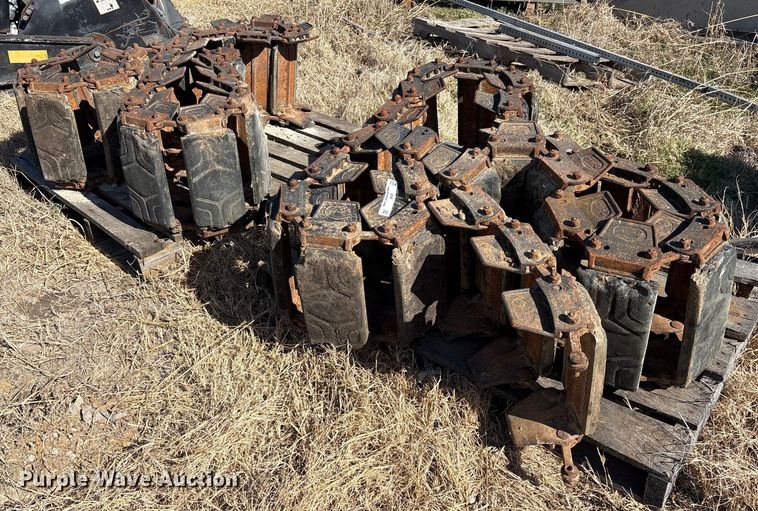 McLaren 12V8 skid steer over the tire tracks - ES8566