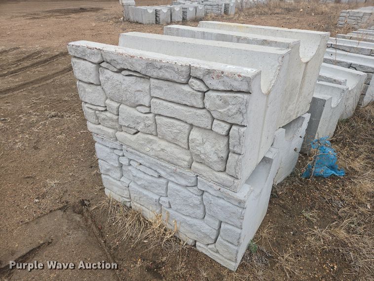 (25) concrete blocks - EV5532
