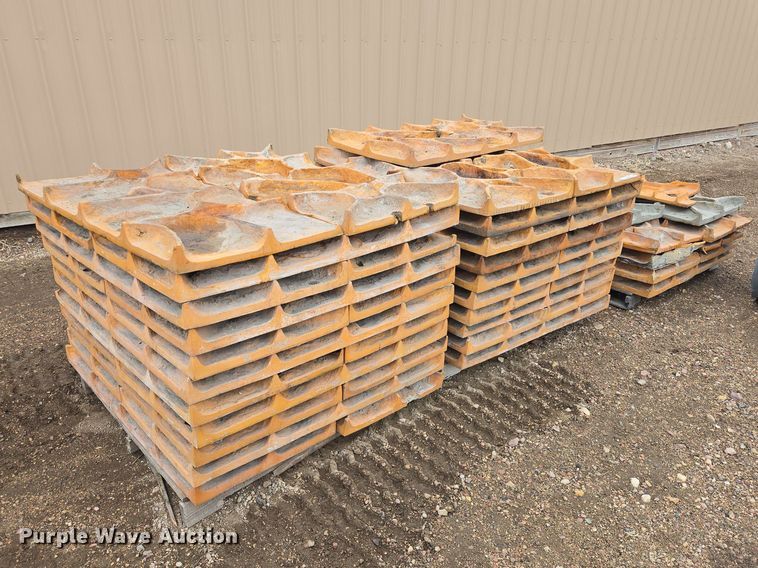 Approximately 50  concrete stamps - EV5539