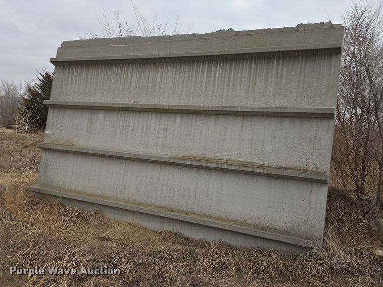 Concrete bunker silo walls and buttresses - EV5553
