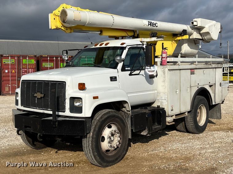 2002 Chevrolet C7 bucket truck - FB3189