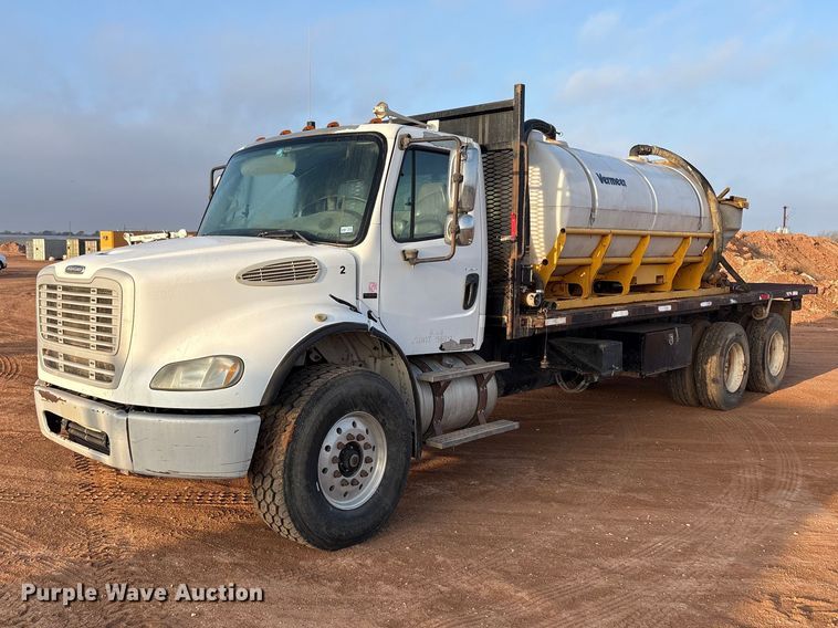 2006 Freightliner Business Class M2 flatbed truck with mud mixing system - FC2036