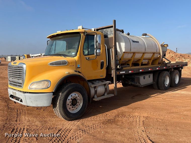 2005 Freightliner Business Class M2 flatbed truck with mud mixing system - FC2037