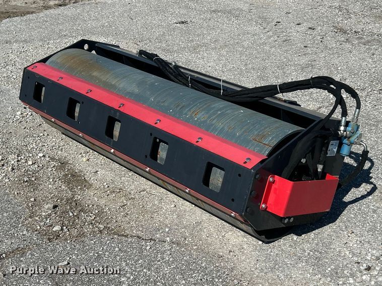 Raytree RMVR76 skid steer vibratory roller - FC5162