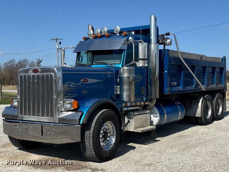 2006 Peterbilt 379 dump truck - FG0136