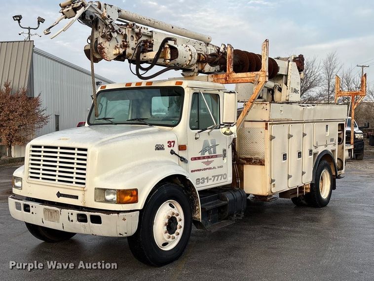 1998 International 4700 digger derrick truck - FG0138