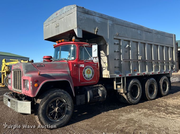 1988 Mack RD688SX dump truck - FK1612