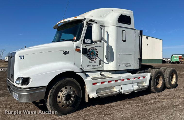 2000 International 9200i semi truck - FK1634