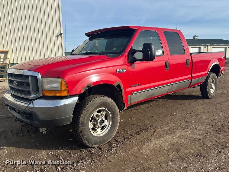 2000 Ford F350 Super Duty Crew Cab pickup truck - FK1673