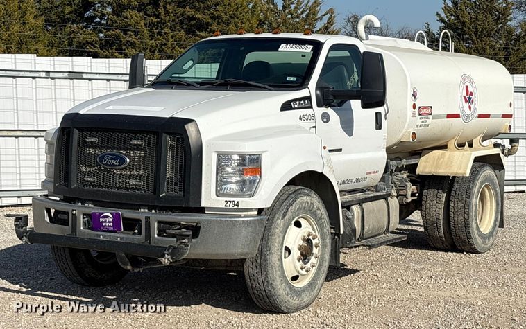 2023 Ford F750 Super Duty water truck - YA1838