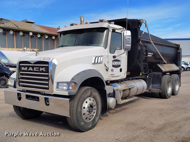 2022 Mack Granite dump truck - YA2596