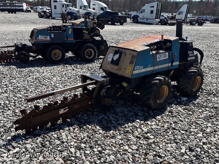2001 Ditch Witch 410SX trencher - YA2697