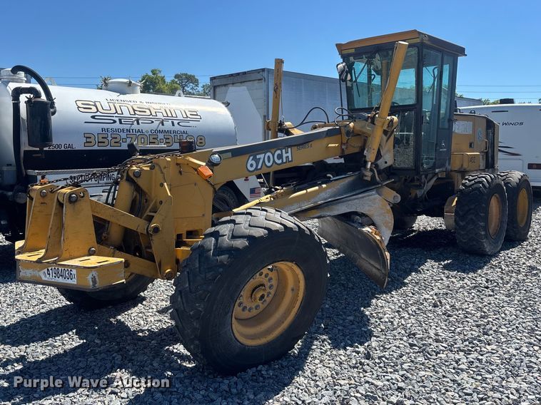 2004 John Deere 670CH motor grader - YA2876