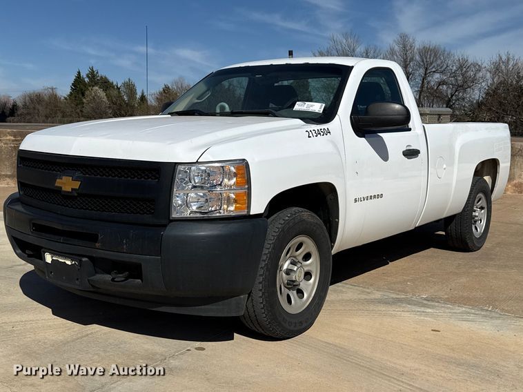 2013 Chevrolet Silverado 1500 pickup truck - DR0998