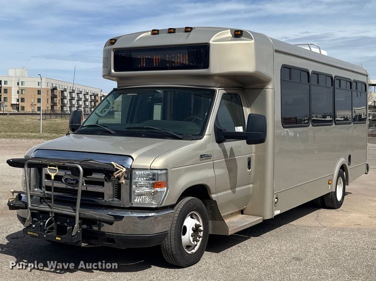 2016 Ford E450 shuttle bus - DR1007