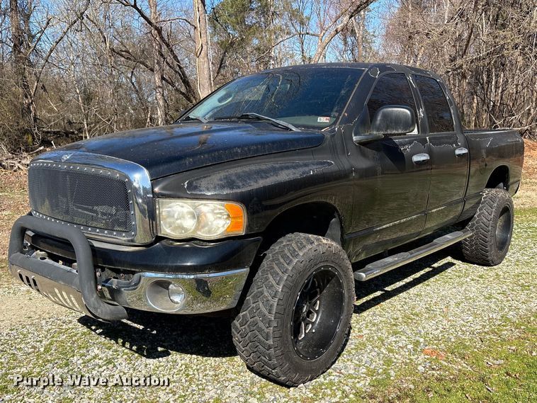 2004 Dodge Ram 1500 Ext. Cab pickup truck - DT2855