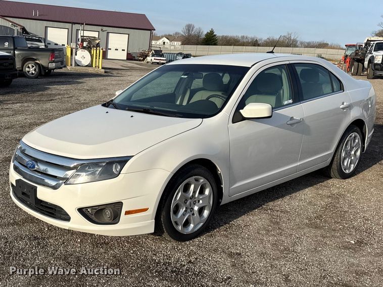 2011 Ford Fusion  - DZ4417