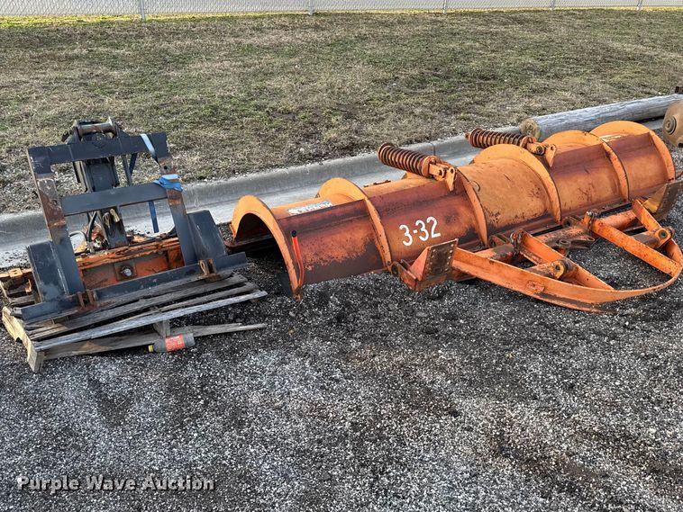 11' W Henke snow plow parts - DZ4420