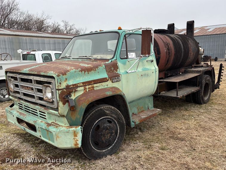 1974 GMC 6000 oil distributor truck - EA4498