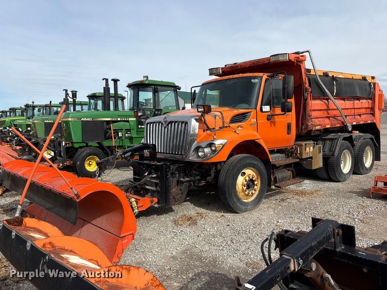 2009 International 7400 dump truck - EA4545
