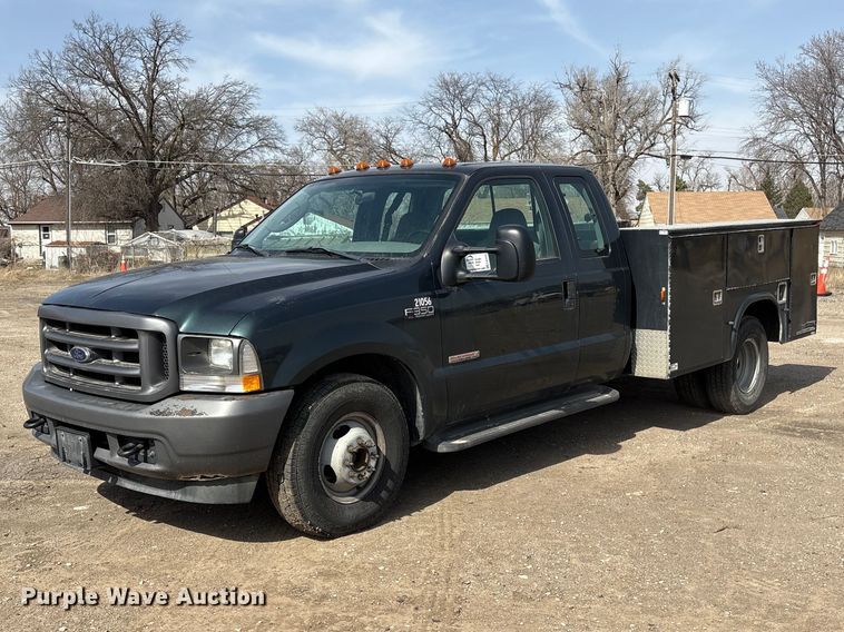 2004 Ford F350 Super Duty Ext. Cab utility bed pickup truck - EA4553