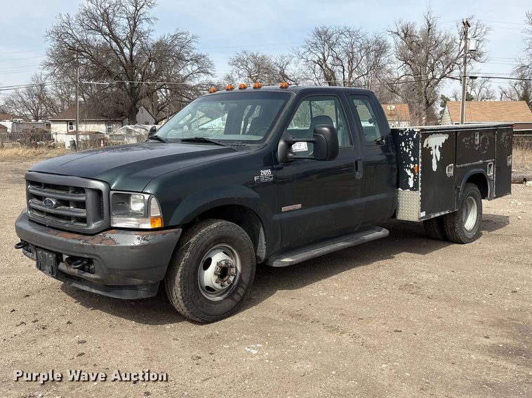 2004 Ford F350 Super Duty Ext. Cab utility bed pickup truck - EA4554