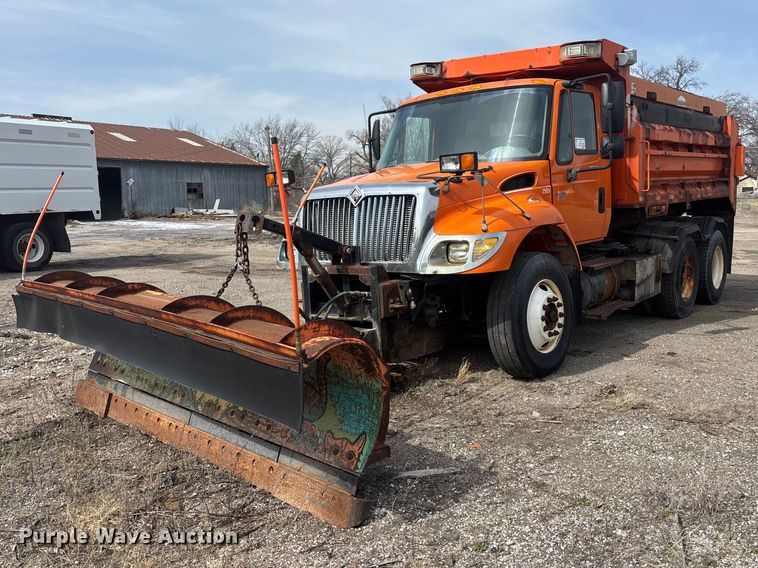 2007 International 7400 dump truck - EA4555