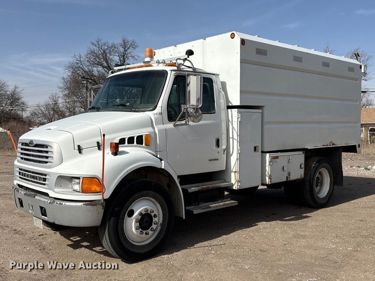 2001 Sterling M7500  chipper truck - EA4556