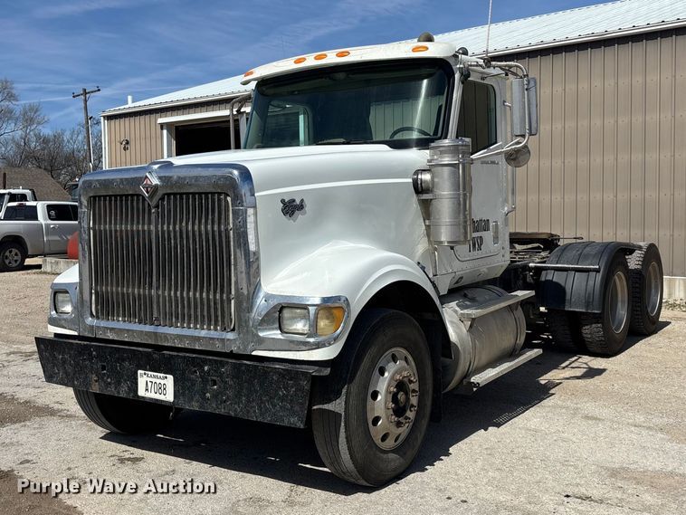 2005 International 9900i semi truck - EA4565