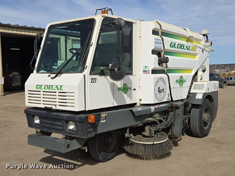 2017 Global Environmental Products Inc M3 street sweeper - EB1369
