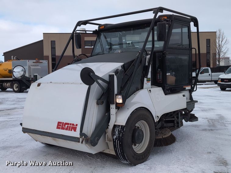 2009 Elgin Pelican NP street sweeper - EG2734