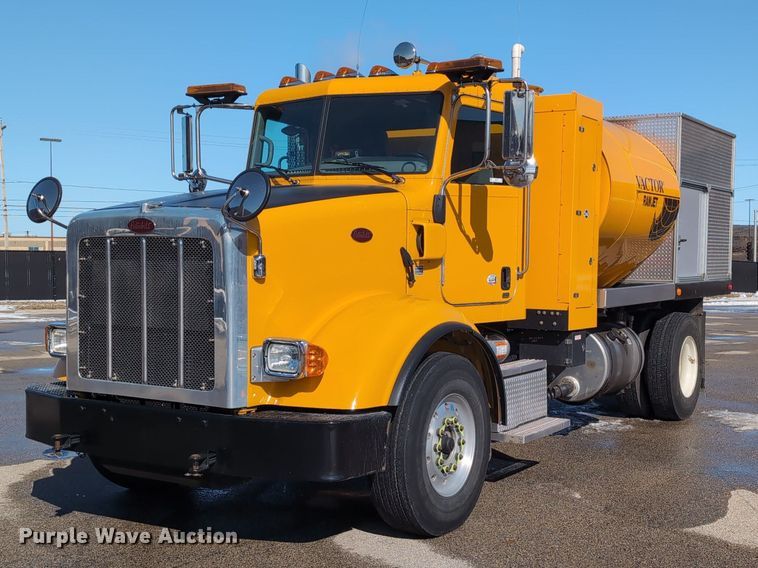 2014 Peterbilt 365 sewer jetter truck - EG2738