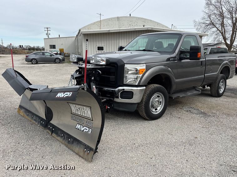 2012 Ford F250 Super Duty pickup truck - EM5014