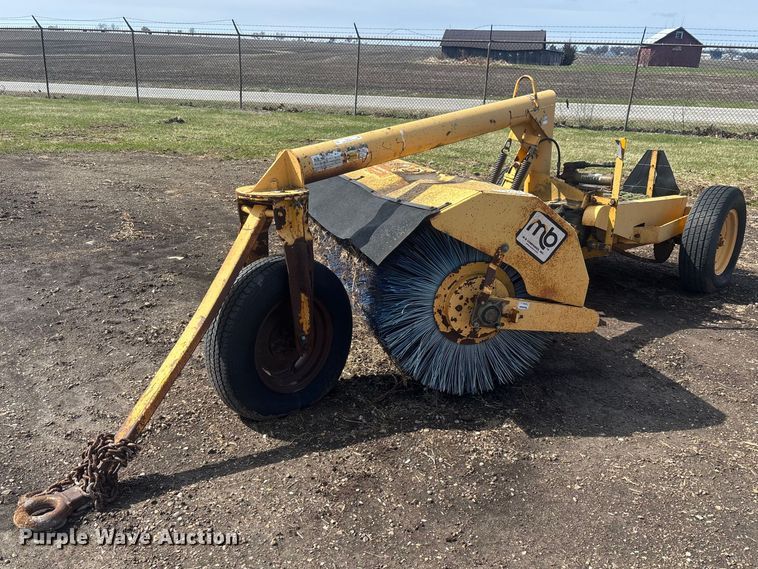 M-B  Tough Brush broom - EM5017