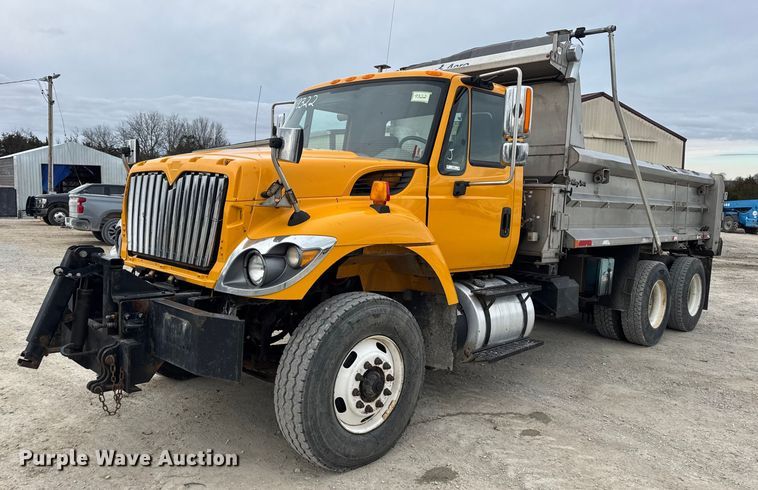 2016 International 7500 dump truck - EN0899