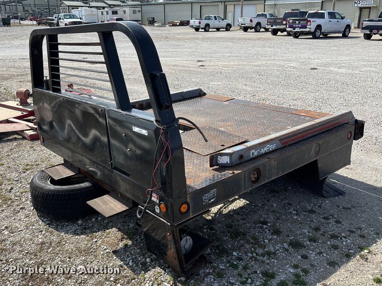 DewEze 470 Flatbed Recessed Well hydraulic bale bed - EN6000